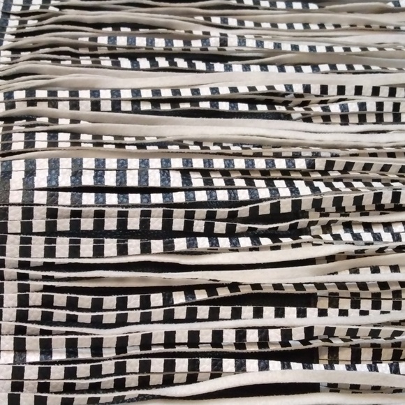 Steve Madden black and white fringe shoulder/crossbody bag - Picture 5 of 17